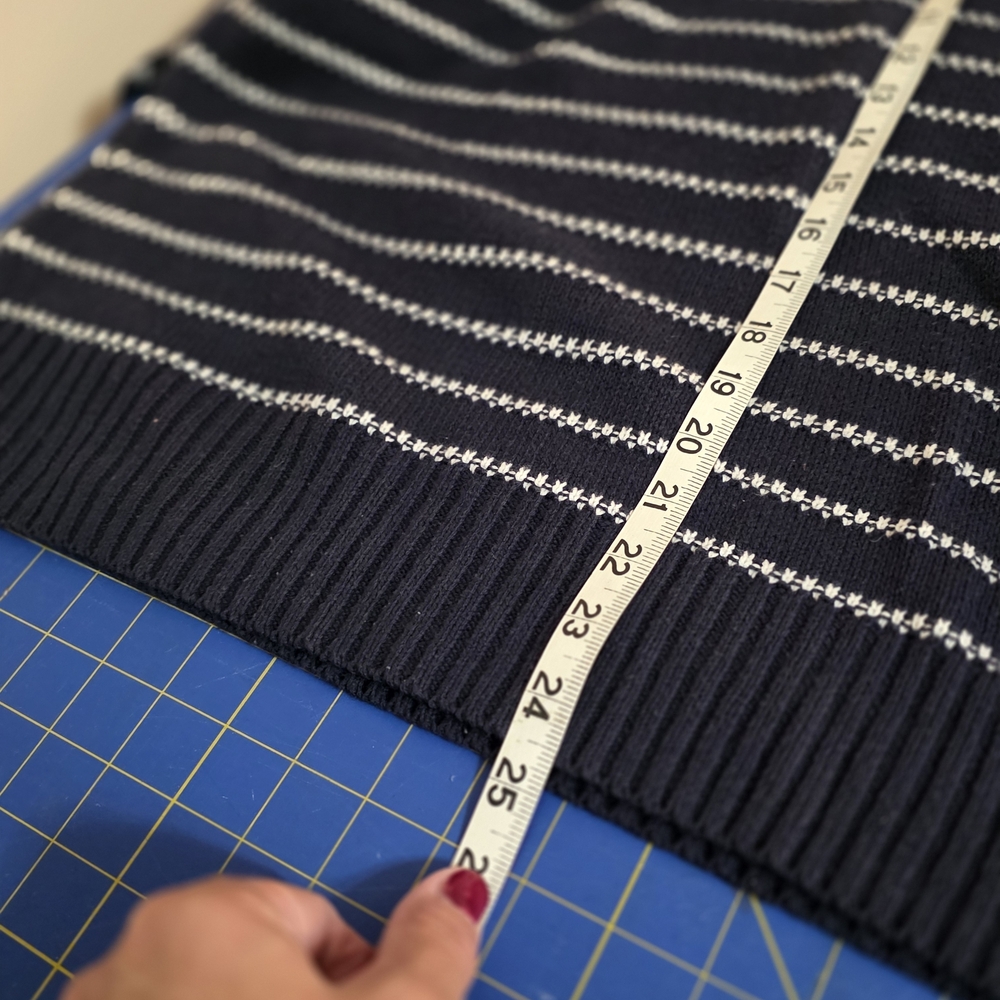 Women's Sz L Striped Navy and White Sweater - Picture 10 of 11